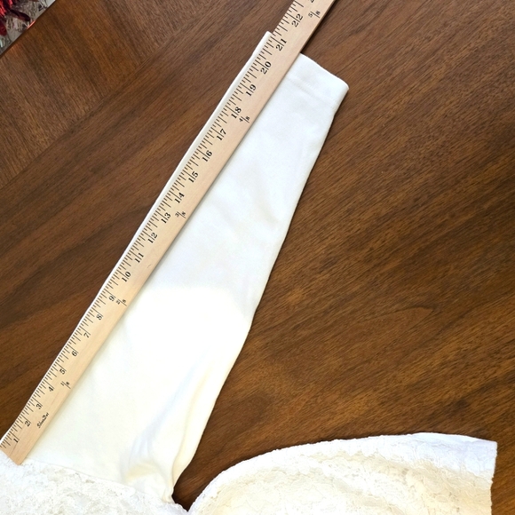 White Pearl & Lace Lisa Ashley Long Sleeve Blouse Size Medium - Picture 13 of 16